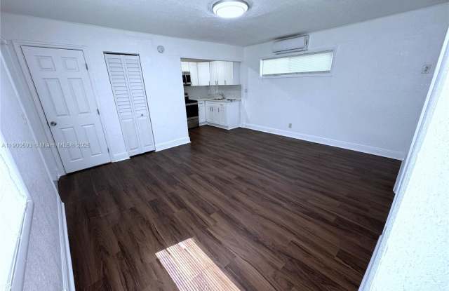 1025 NW 7th Ave photos photos