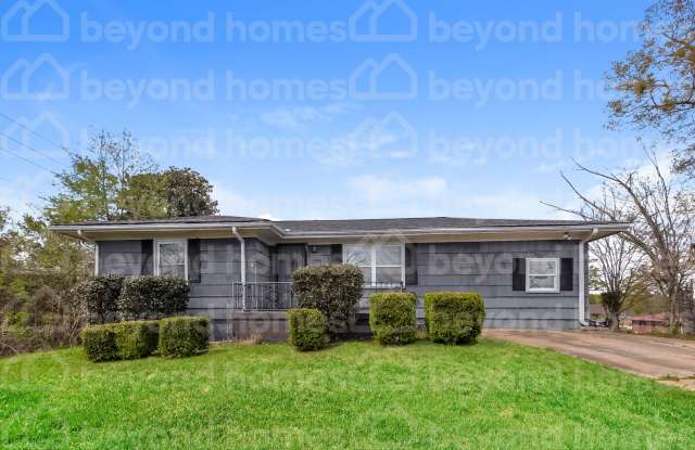 Cute 3 bedroom / 1 full bath with 1,098 sq feet of space! - 1048 Apple Street, Forestdale, AL 35214