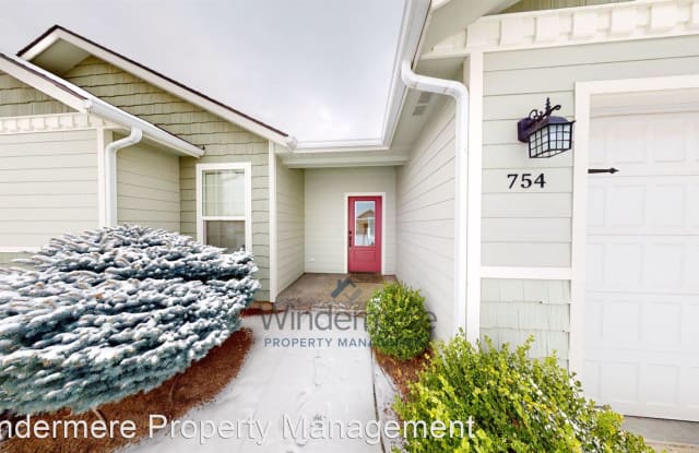 754 SE Bedford Loop - 754 Southeast Bedford Loop, College Place, WA 99324