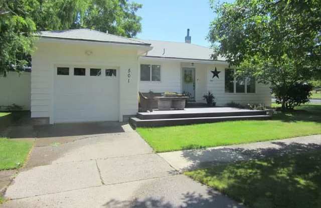 Cute bungalow in south La Grande near EOU photos photos