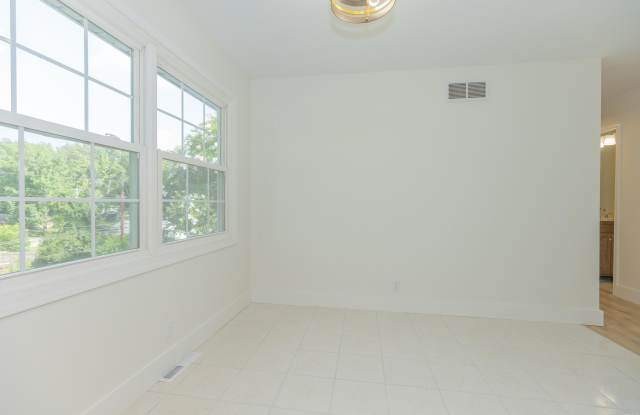 711 Carole Place Gallery 3