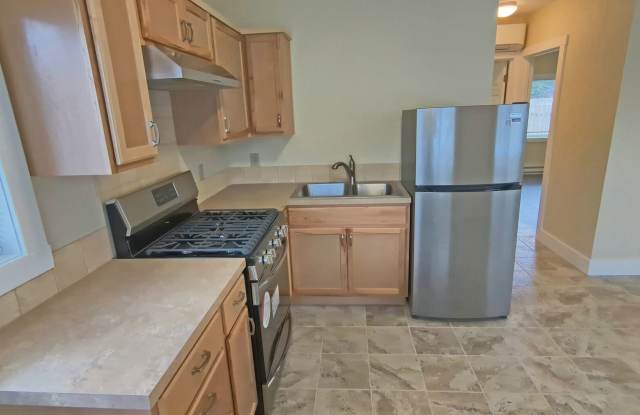 2 bedroom 1 bath single level home Gallery 4