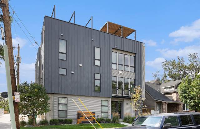 End unit 2bed/2.5 bath plus bonus office/room townhome with stunning views from the rooftop at Jefferson Park/Highlands area. photos photos