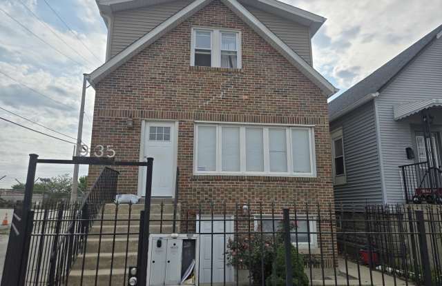 1935 N Leamington Avenue Gallery 1