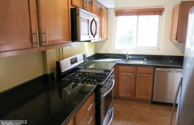 3260 GUNSTON ROAD - 3260 Gunston Road, Alexandria, VA 22302