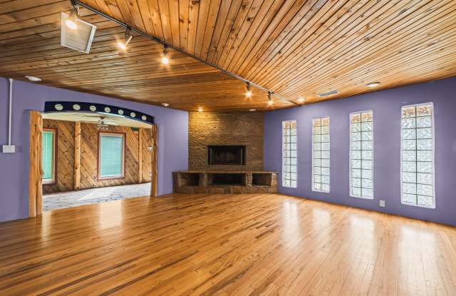 Unique 5BR / 3.5BA Architectural Gem Gallery 4