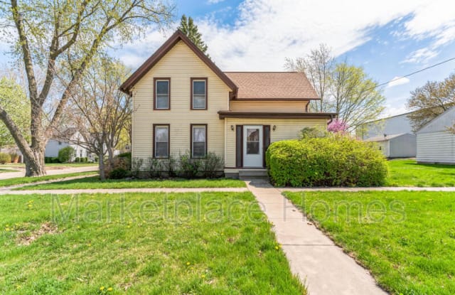 111 N 5th St - 111 North 5th Street, Fairbury, IL 61739