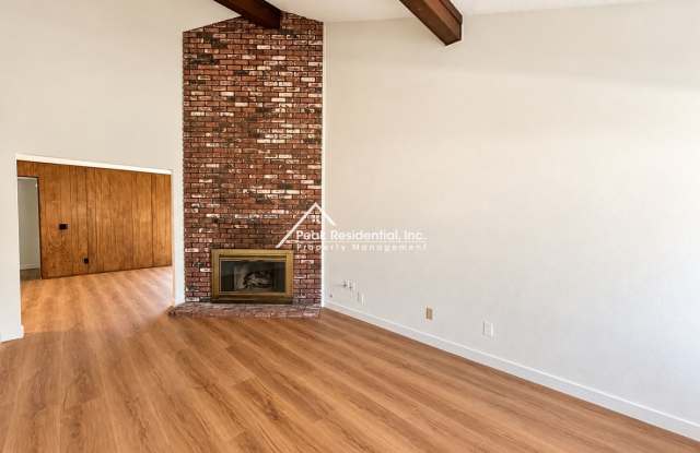 Spacious Orangevale 2bd/2ba Duplex with 1 Car Garage Gallery 4