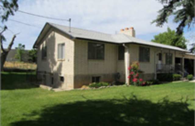Santaquin 4 bedroom 1 bathroom home for rent. photos photos