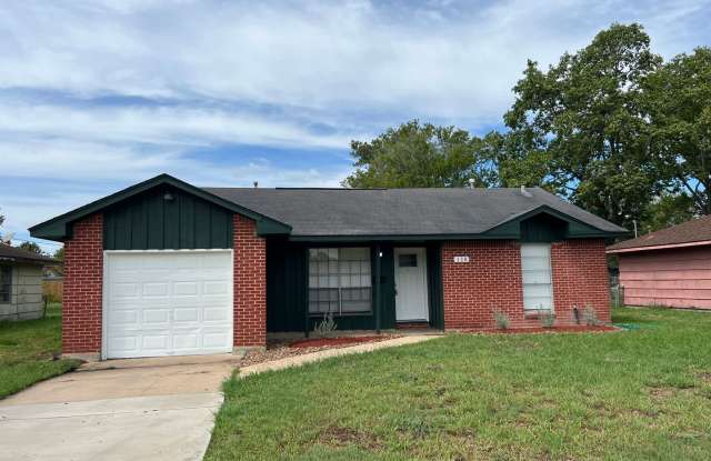 Adorable and Spacious 3/1.5/1 Home in Lake Jackson, - 118 Bois D Arc Street, Lake Jackson, TX 77566