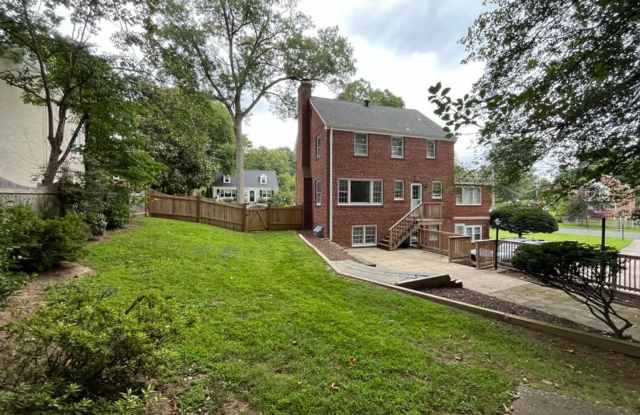 CHARMING COLONIAL IN KENSINGTON  CLOSE TO NIH JOINT BASE BETHESDA Gallery 3