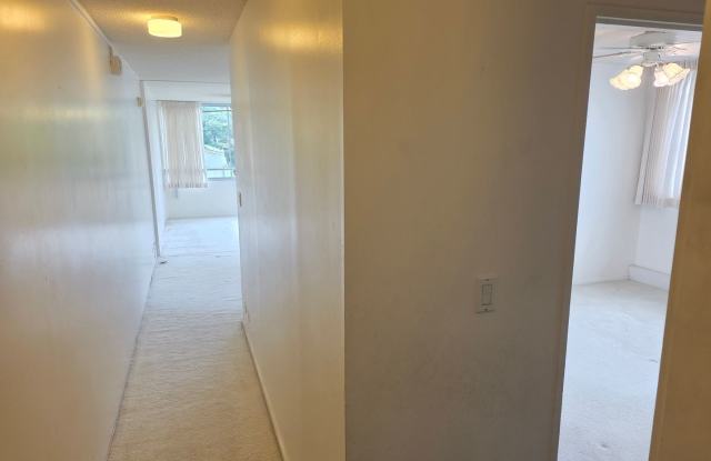 Spacious 1BR/BA Condo in Prime Makiki Location! 1 Assigned Parking and Utilities Included! Available now Gallery 3