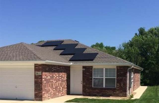 907 B West Gay St - 907 West Gay Street, Warrensburg, MO 64093