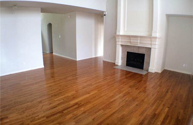 1921 Landridge Drive Gallery 4