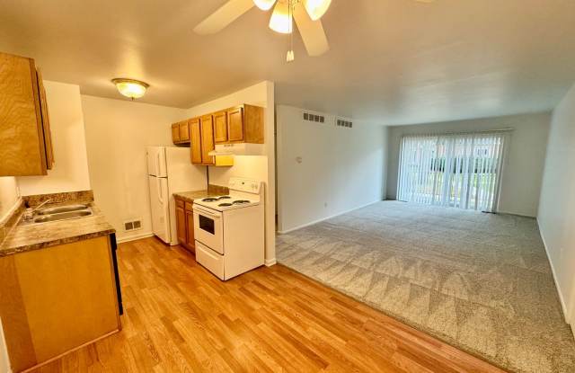 Remodeled One Bedroom at Greenway Park - Free Rent!! Gallery 1