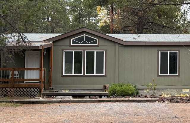 Open floor plan-Lots of upgrades - 16140 Hawks Lair Road, Deschutes County, OR 97739