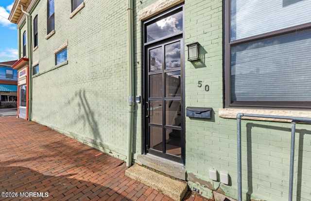 160 Monmouth Street unit: 2 photos photos