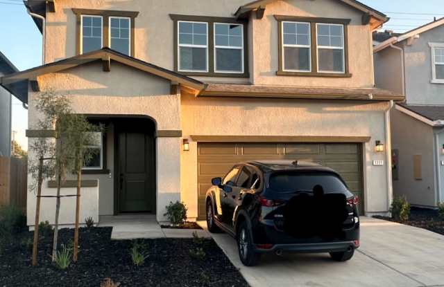 1221 West Payson Avenue - 1221 West Payson Avenue, Visalia, CA 93291