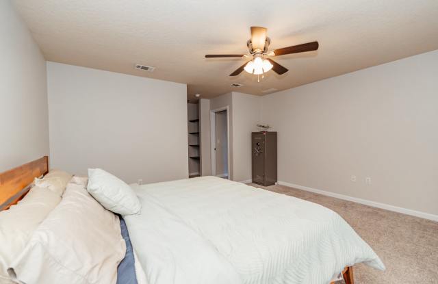 5280 Moore Loop Gallery 4