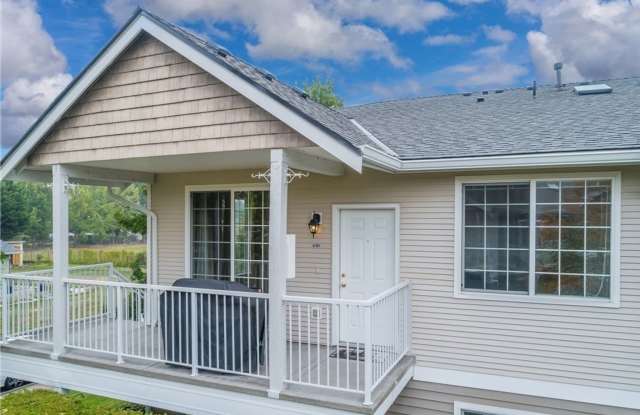 Downtown Puyallup Condo w Amazing Layout! - 1002 9th Avenue Southeast, Puyallup, WA 98372