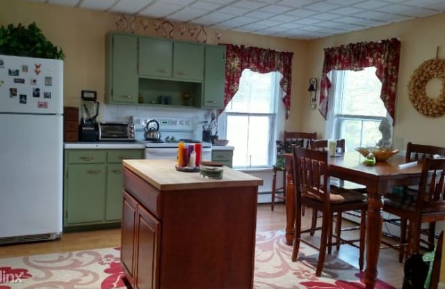 98 Quinapoxet St 2 - 98 Quinapoxet Street, Worcester County, MA 01522