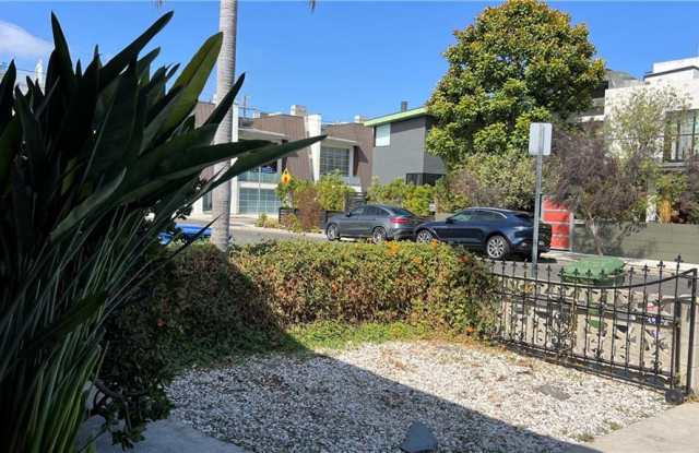2321 Cloy Avenue - 2321 Cloy Avenue, Los Angeles, CA 90291