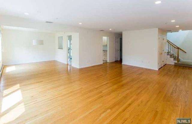646 Teaneck Road Gallery 3