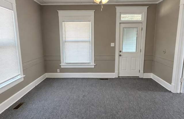 Cozy 2 Bed, 1 Bath Home For Rent! Gallery 4