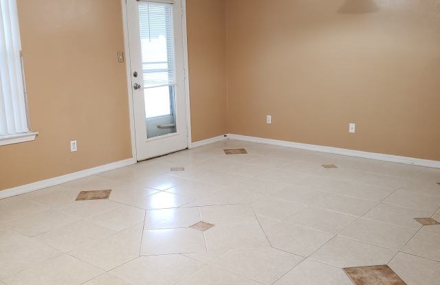 515 Taylor Cir Gallery 4
