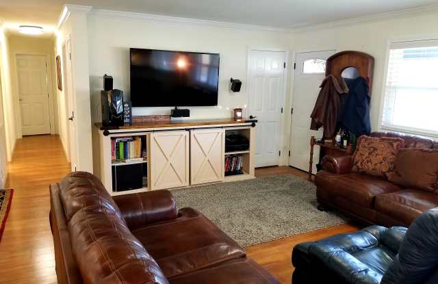 11052 Hughlan Dr Gallery 3