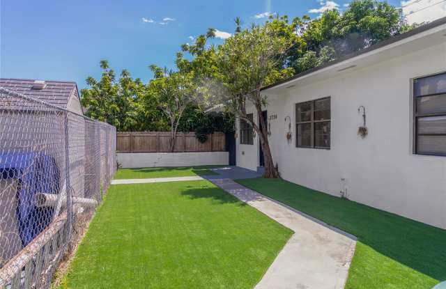 2724 Southwest 34th Court photos photos