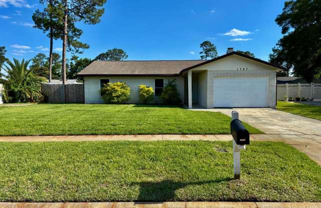 Desirable Grove Park Home 3/2 for Under $2,000!! photos photos