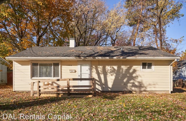 1596 Delba Ave - 1596 Delba Street, Akron, OH 44307