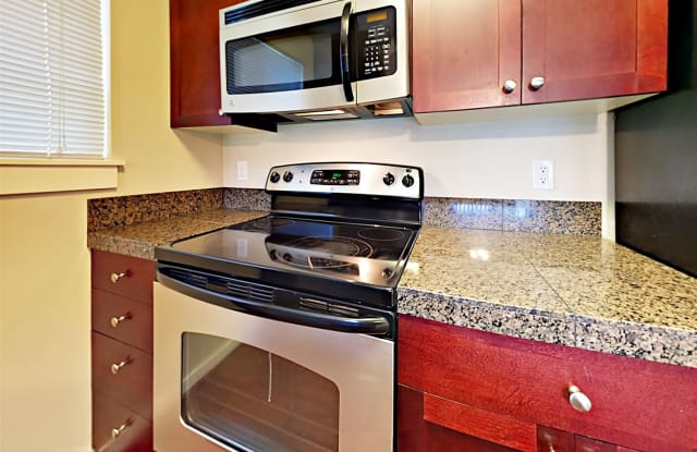 1844 S 284th Ln Apt I104 - 1844 South 284th Lane, Federal Way, WA 98003