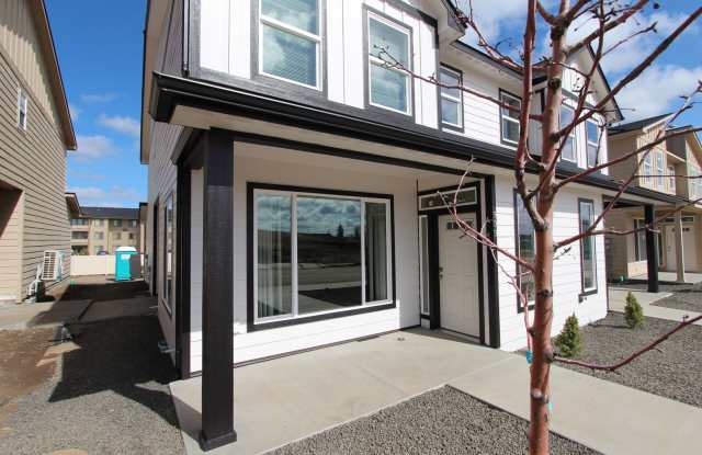 Modern design 3-bed, 2.5 bath duplex available. photos photos