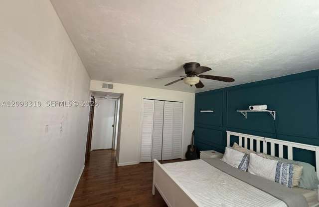 2540 SW 14th Ct Gallery 3