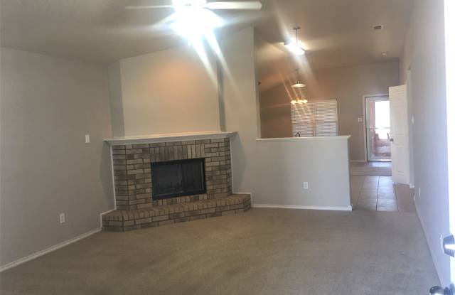 Great move in SPECIAL 1/2 OFF 1st month rent **BEAUTIFUL MONTEREY ADDITION HOME** Gallery 4