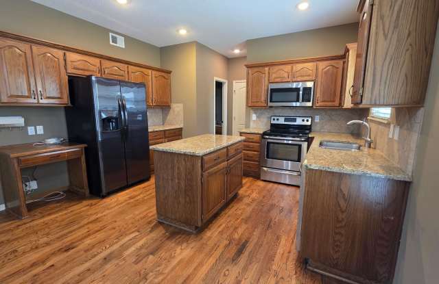 4-Bedroom, 2.5 Bath Single Family for Rent in Overland Park, KS | Attached Garage | Gated backyard Gallery 4