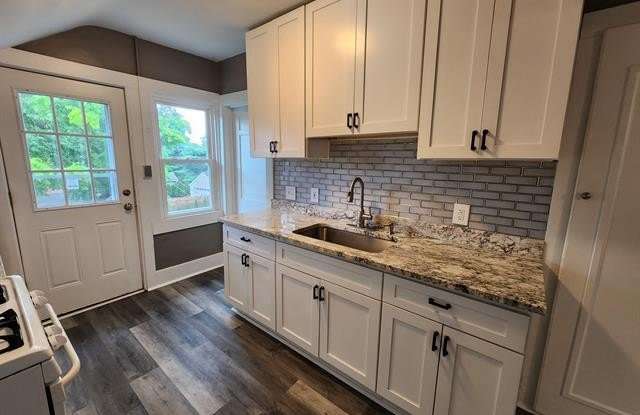703 W MARSHALL (UPPER UNIT) - 703 West Marshall Street, Ferndale, MI 48220