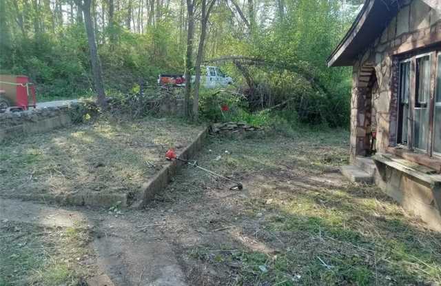 Fixer Upper with Character! $590 month $1,400 down Gallery 4