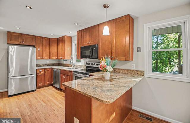 7409 LAKE Drive Gallery 3
