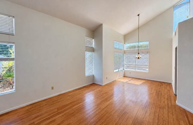 Spacious 4-Bedroom Home with Backyard in Mira Mesa Gallery 4