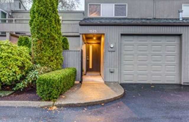 Great condo Next to Tanasborne - 1525 Northwest Eastbrook Court, Washington County, OR 97006