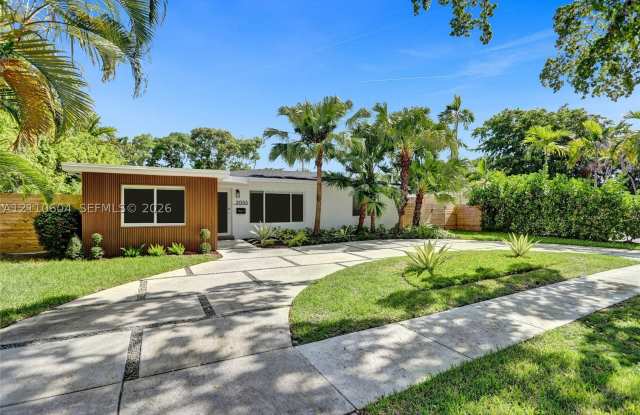2055 Alamanda Dr Gallery 1