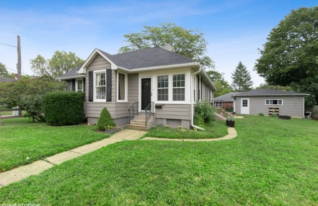 718 Sheridan Road - 718 Sheridan Road, Lake Bluff, IL 60044