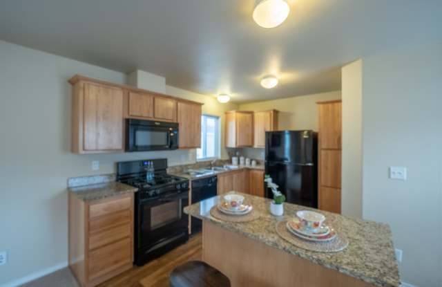 Four Seasons Apartment Homes Gallery 1