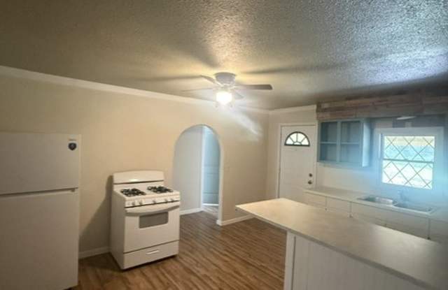 1401 East Henrietta Avenue Gallery 2