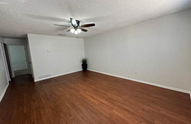 8212 Vernon Avenue Gallery 2