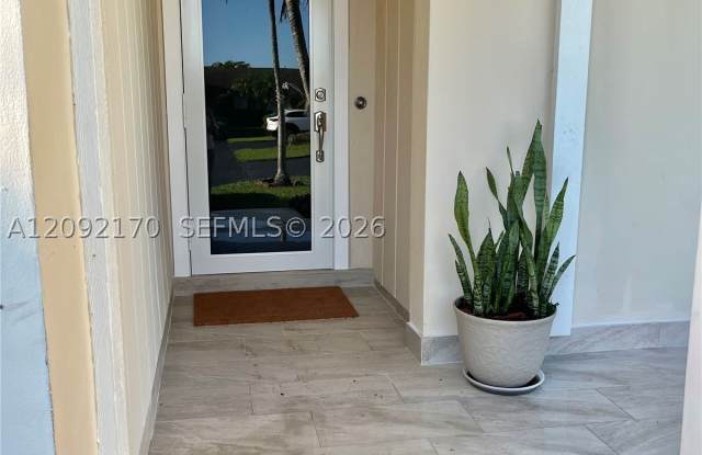 10909 SW 117th Pl Gallery 4