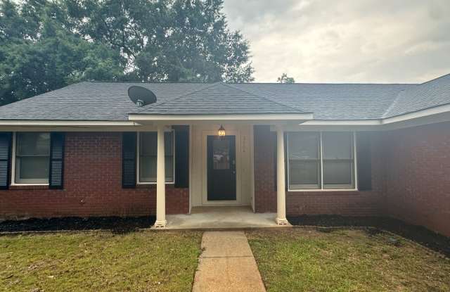 Quail Hollow Subdivision - $300 OFF FIRST MONTH RENT W/12M LEASE photos photos